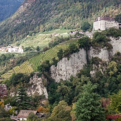 Schlösser Dorf Tirol